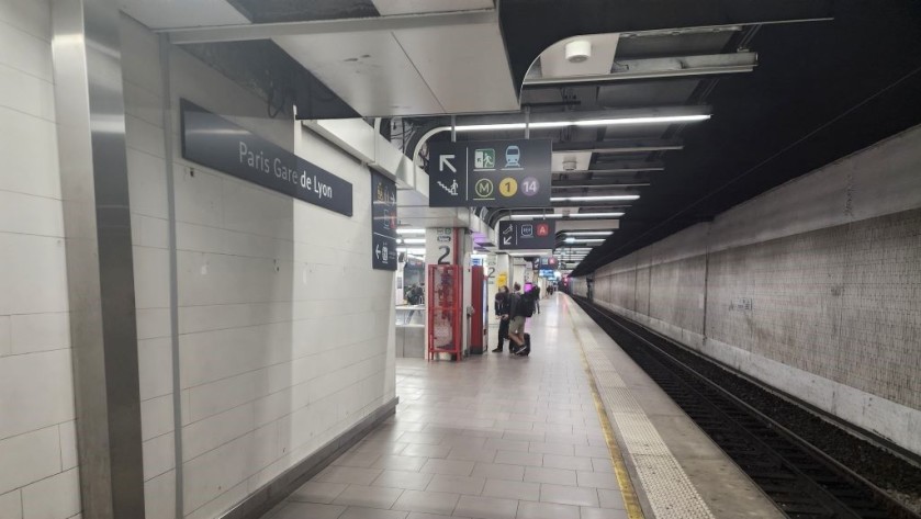 On the RER D platform at the Gare De Lyon
