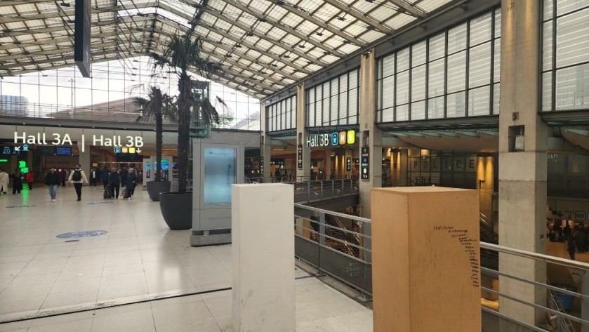 Looking towards departure Halls 3A and 3B in the Gare Du Nord