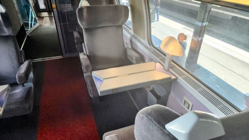 Upper deck seats in Premiere Class on a Lyria train