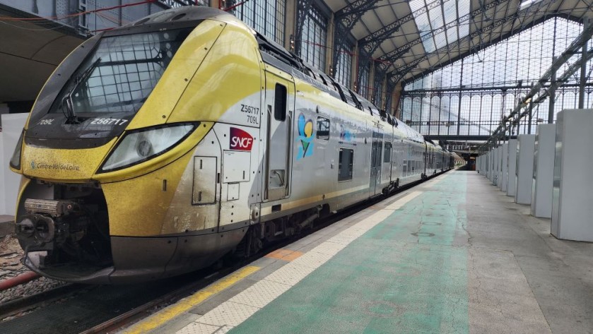 A TER train managed by Centre-Val de Loire
