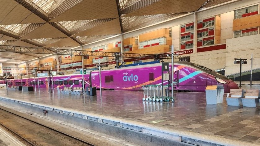 An avlo train in Zaragoza