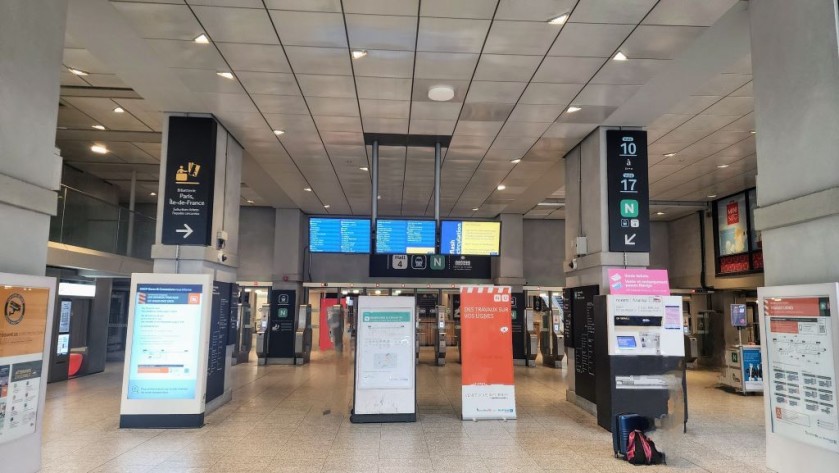 The Hall 4 departure area in Montpanasse