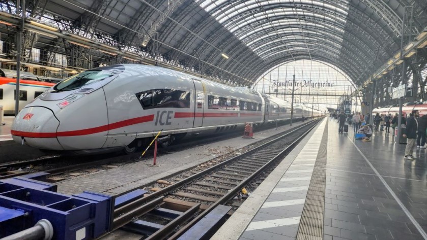 An ICE Velaro train at Frankfurt (Main) Hbf