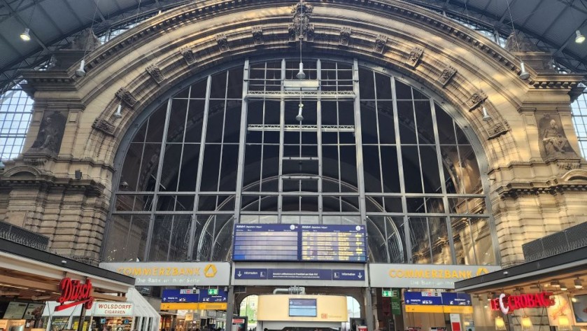 On the concourse at Frankfurt (Main) Hbf