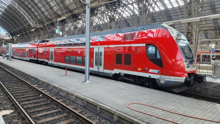 A Regio train in Frankfurt (Main) Hbf