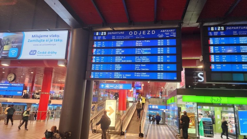 The main entrance concourse at Praha hl.n