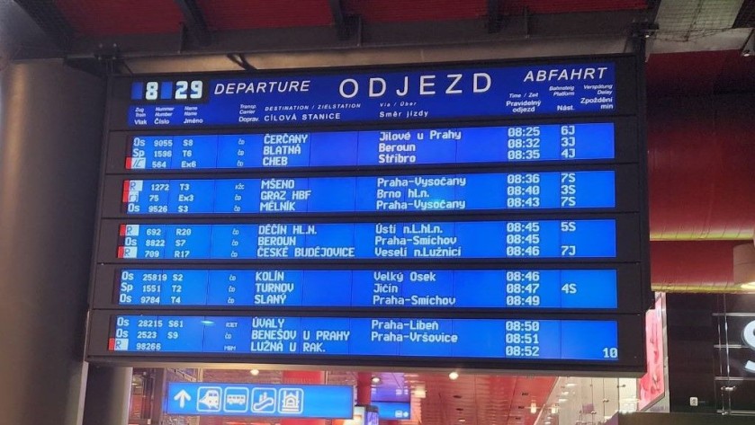 A train departure board at Praha hl.n