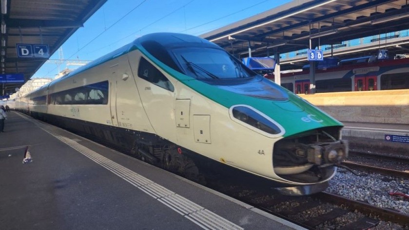 An EC train to Milano departs from Geneve