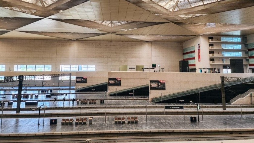 The arrivals hall at Zaragoza-Delicias