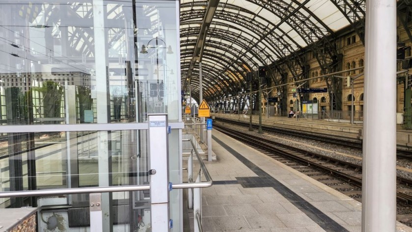 On gleis 1 and 2 at Dresden Hbf