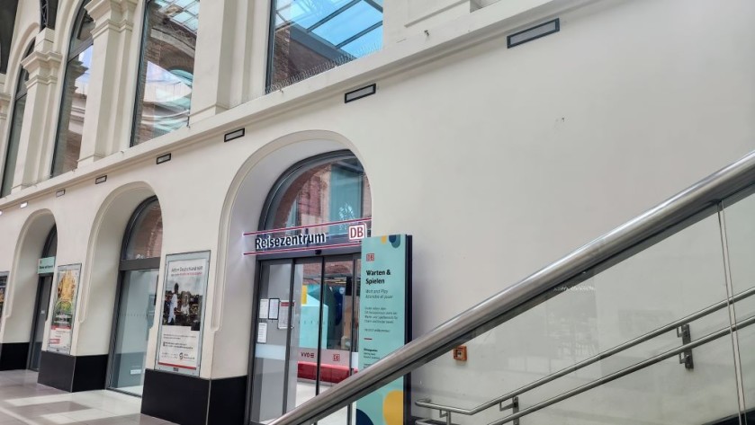 The ticket office at Dresden Hbf