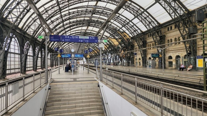 On gleis 1 and 2 at Dresden hbf
