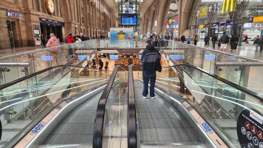 Down into the mall at Leipzig Hauptbahnhof