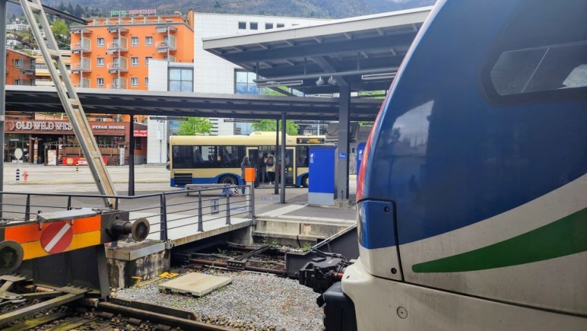 Connecting between train and bus at Locarno station