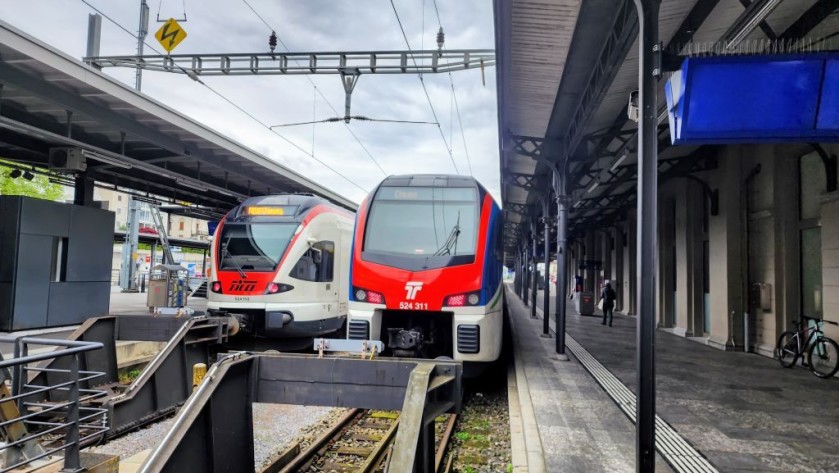 Trains in Locarno station