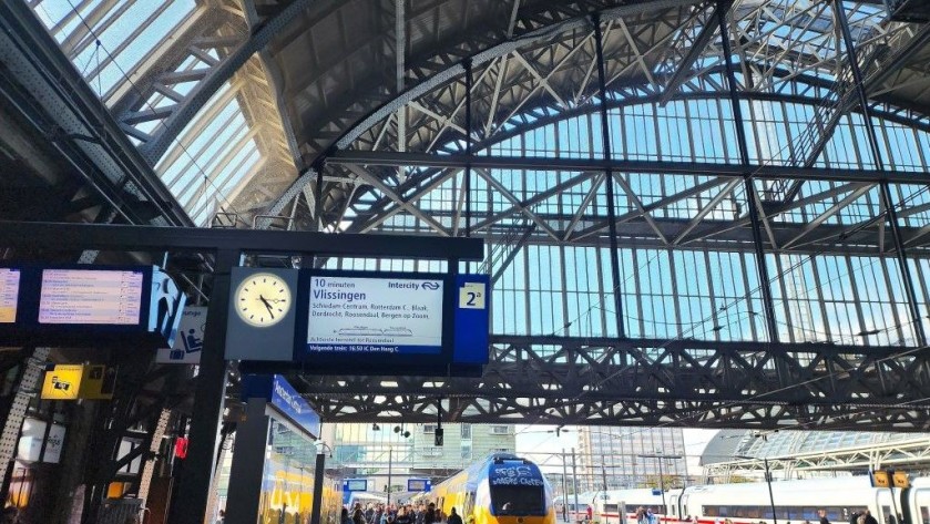 Looking towards platforms 1 and 2a in Amsterdam Centraal