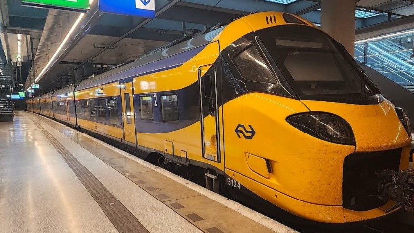 An ICNG train at Delft station