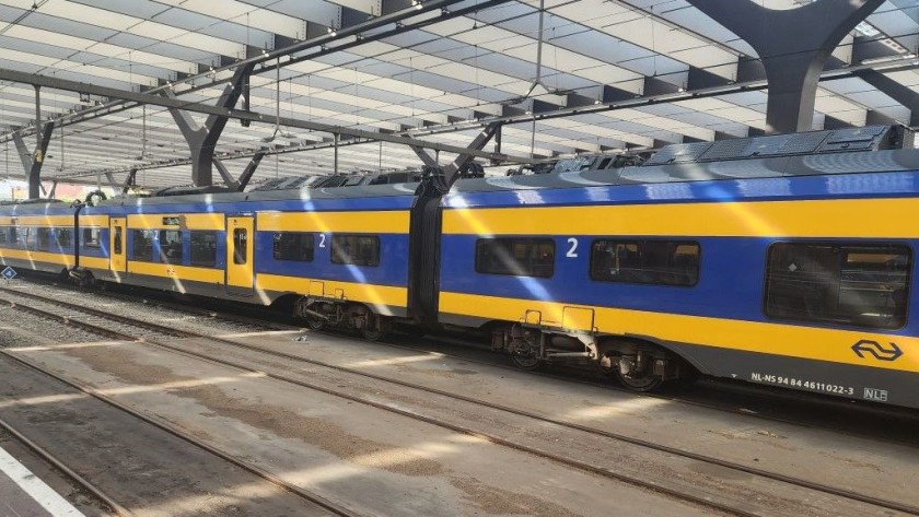 An ICNG train at Rotterdam Centraal