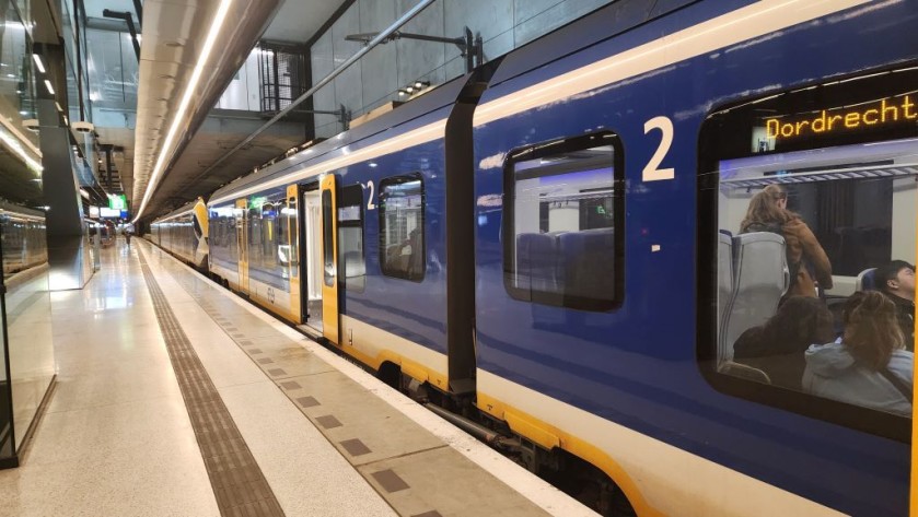 A Sprinter train at Delft station