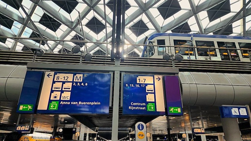 Sign posts at Den Haag Centraal