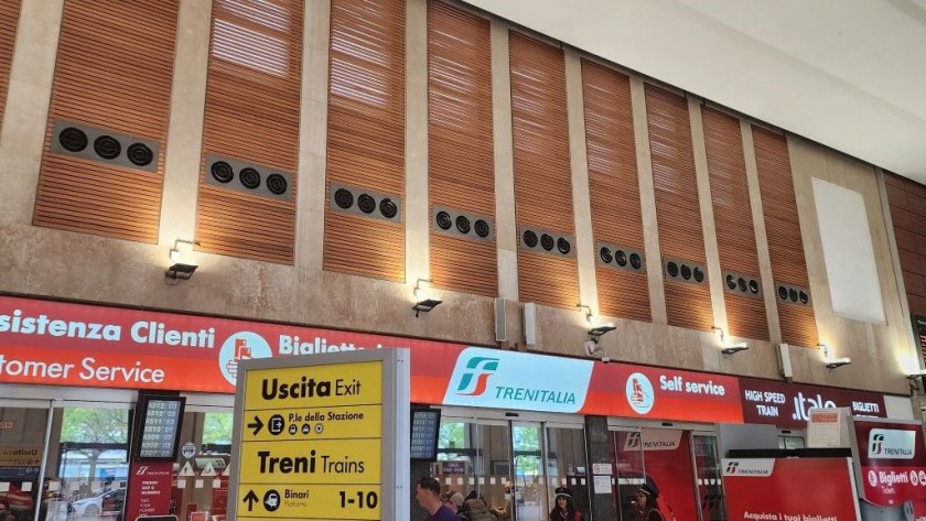 The ticket hall at Padova station