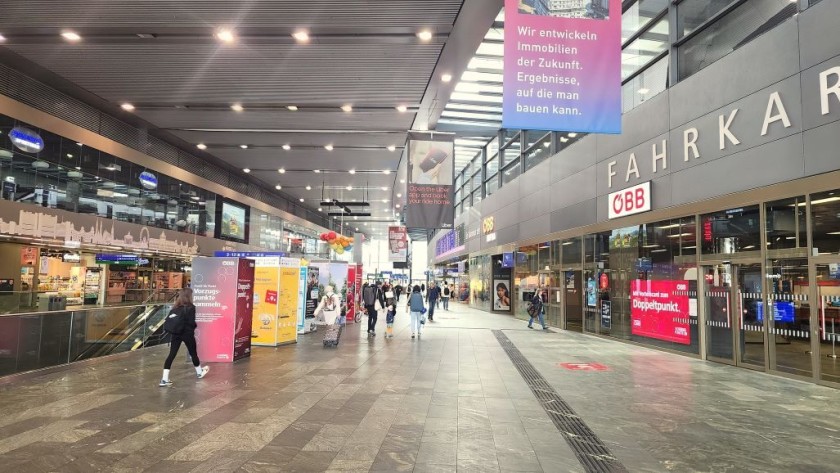 The main concourse as seen from inside the entrance on Sudtroller Platz