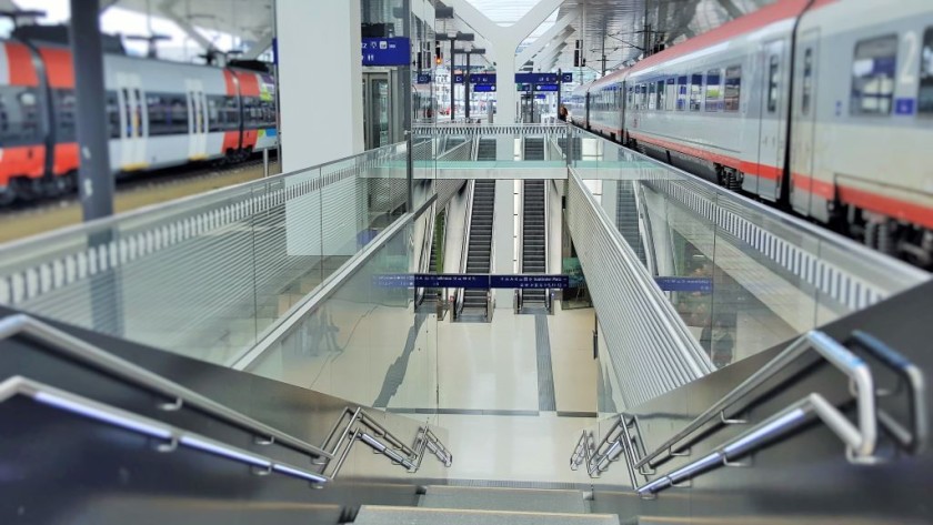 to the trains hbf