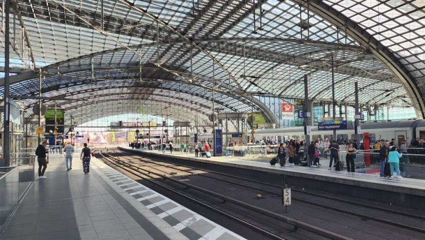 The upper level in Berlin station