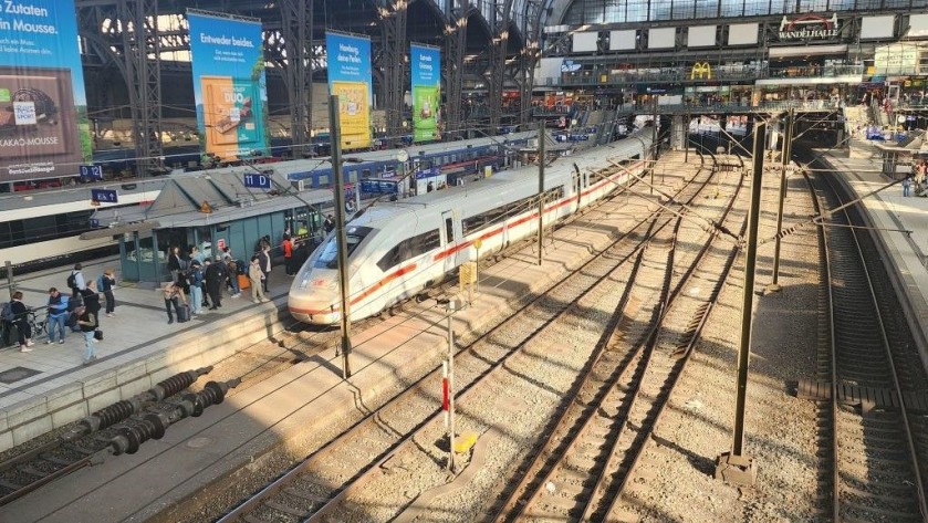 From Frankfurt to Hamburg by train