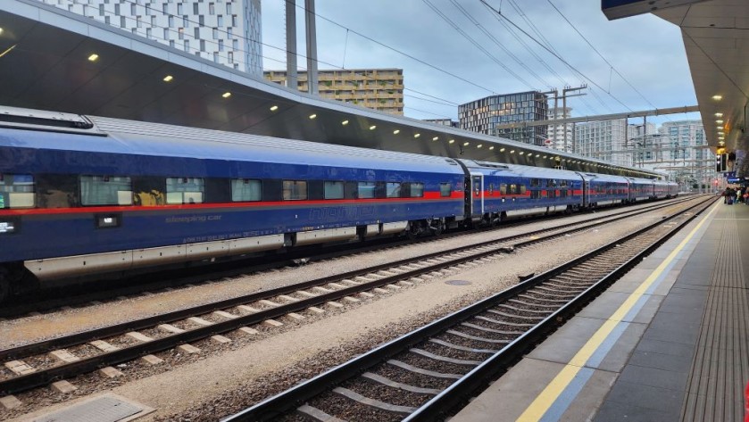 A Nightjet New Generation train in Wien Hbf