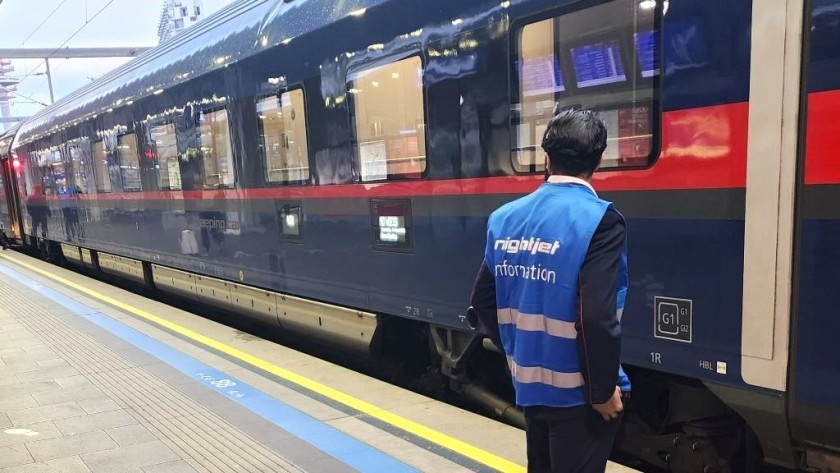 A Nightjet train awaits departure from Wien Hbf