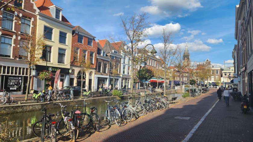 To the centre of Delft from the rail station