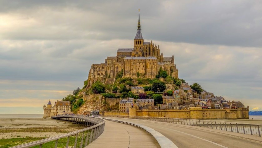 to Mont St Michel from Paris by train