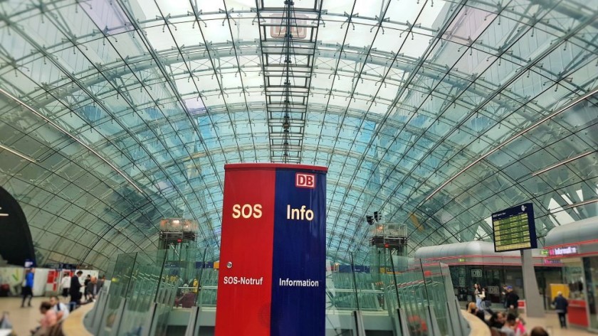 The lobby area of Frankfurt Flughafen Fernbahnhof