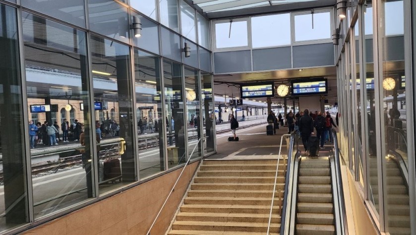 Exiting the platforms a Hannover Hbf