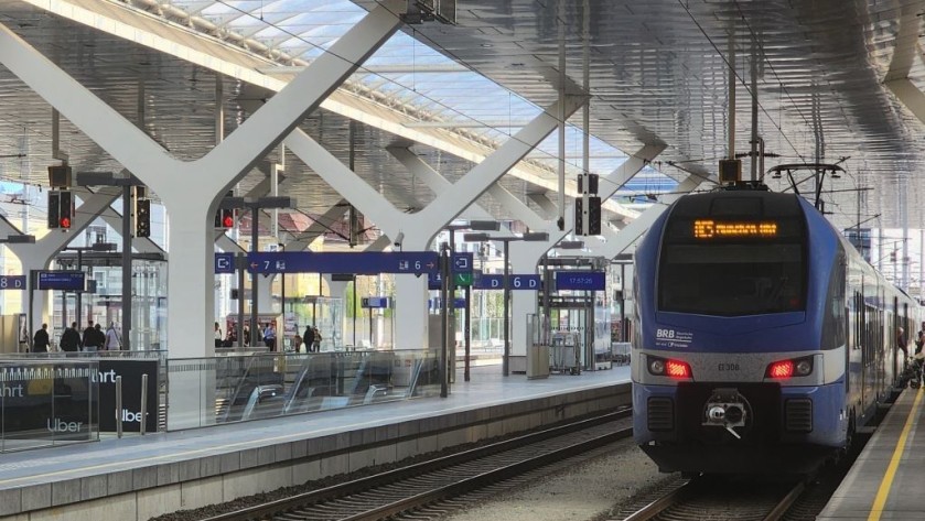 A Regio train to Munich at Salzburg Hbf