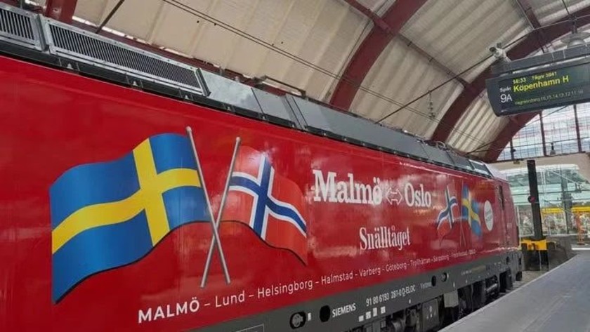 A Snalltaget train from Oslo has arrived in Malmo