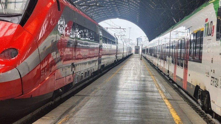 A Frecce 500 train and a 'Tilo' branded Regionale train