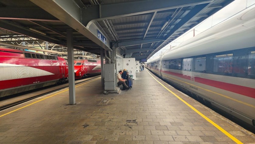 An ICE train to Germany and a Eurostar train to Paris in Bruxelles-Midi station