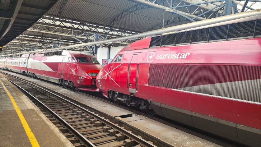 A Eurostar train from Paris arrives Bruxelles