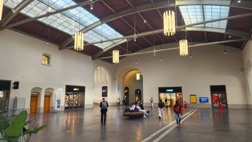 The hall in the SNCF area of Basel SBB station