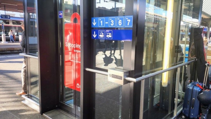 the elevator on gleis 4-5 in Geneve-Cornavin station