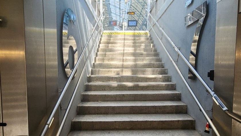 Stairs up to a platform at Bordeaux St Jean