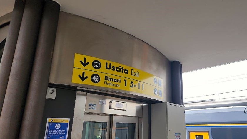 A lift on the platform at Padova stazione