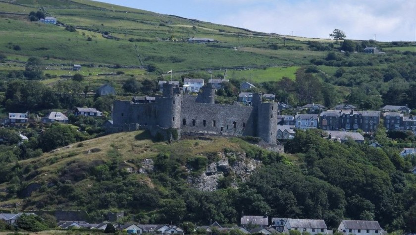 to Harlech Castle by bus and train from Bangor