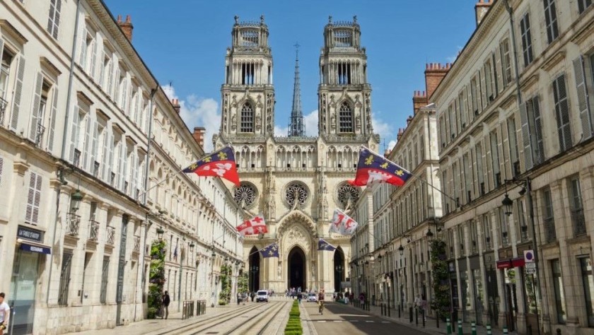 to Orleans from Paris by train