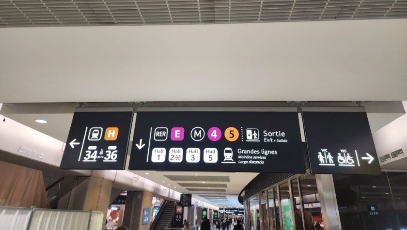 Follow the signs to express trains from the RER at the Gare Du Nord