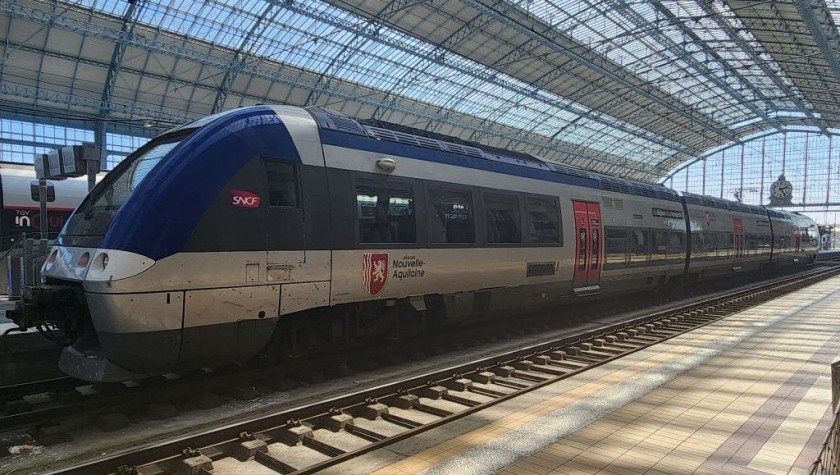 A TER train managed by Nouvelle-Aquitaine