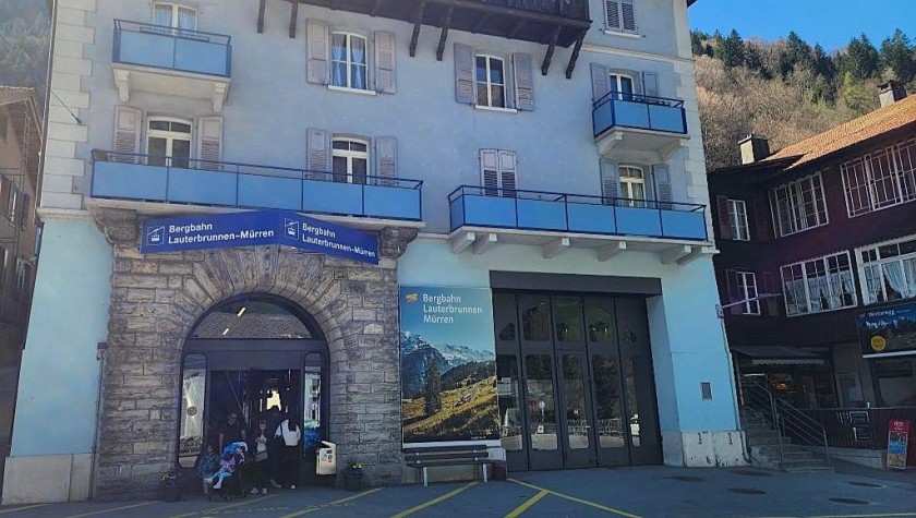 The base station of the BLM cable car in Lauterbrunnen