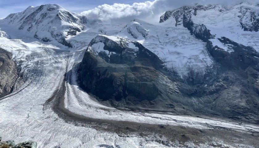 Looking in the other direction at the glacier by the summit station